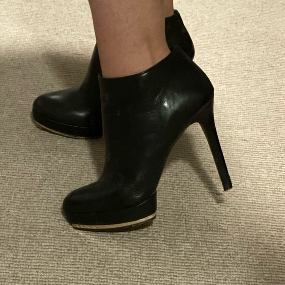 Vince Camuto Platform Booties with gold tone soles - Picture 8 of 9